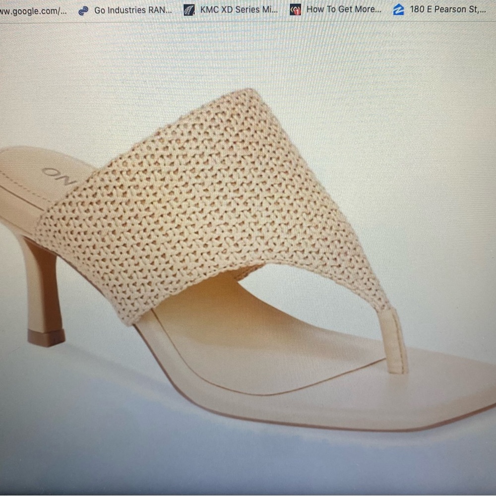 Raffia thong style sandal. Size 9.5   2 1/2” heel